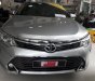 Toyota Camry 2.0E 2016 - Bán xe Toyota Camry 2.0E đời 2016, màu bạc, xe đẹp như mới, giá thương lượng với khách hàng mua xe