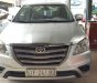 Toyota Innova 2.0E 2015 - Bán Toyota Innova 2.0E màu bạc số sàn sản xuất 2015 biển Sài Gòn