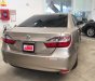 Toyota Camry 2.0E 2016 - Bán xe Toyota Camry 2.0E đời 2016, màu nâu vàng