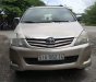 Toyota Innova 2011 - Cần bán gấp Toyota Innova 2011, màu vàng xe gia đình, giá 420tr