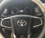 Toyota Innova 2.0E 2017 - Bán ô tô Toyota Innova 2.0E đời 2017 màu bạc, LH 0985102300