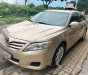 Toyota Camry   Le  2010 - Bán xe Toyota Camry Le đời 2010, màu vàng cát