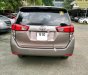 Toyota Innova 2.0E 2017 - Bán Toyota Innova đời cuối 10/2017, số sàn, màu nâu titan