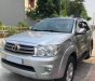 Toyota Fortuner    V   2010 - Bán Toyota Fortuner V 2010, màu bạc, xe gia đình chính chủ