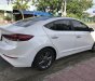 Hyundai Elantra 1.6AT GLS 2017 - Bán Hyundai Elantra 1.6AT GLS đời T12/2017, màu trắng, xe gia đình mới như hãng