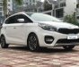 Kia Rondo 2.0 GAT 2017 - Bán ô tô Kia Rondo 2.0 GAT đời 2017, màu trắng, giá tốt