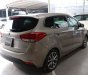 Kia Rondo 1.7MT 2015 - Bán xe Kia Rondo 1.7MT 2015, màu vàng, giá chỉ 548 triệu