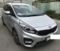 Kia Rondo   2.0MT 2017 - Bán Kia Rondo 2.0MT đời 2017, màu bạc số sàn