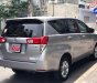 Toyota Innova E   2017 - Bán xe Toyota Innova E đời 2017, màu bạc số sàn