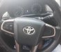Toyota Innova 2.0MT 2017 - Cần bán Toyota Innova sản xuất 2017 màu xám (ghi), 718 triệu