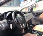 Toyota Innova E   2017 - Bán xe Toyota Innova E đời 2017, màu bạc số sàn