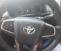 Toyota Innova 2.0E MT 2017 - Bán Toyota Innova 2.0E màu xám chuột, số sàn, sản xuất 2017 biển tỉnh đi đúng 35000km