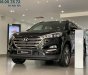 Hyundai Tucson 2018 - Bán Tucson 2.0 máy xăng, bản full màu đen, xe giao ngay, hỗ trợ vay ngân hàng