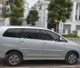 Toyota Innova 2.0E 2016 - Bán xe Toyota Innova 2.0E đời 2016, màu bạc chính chủ, giá tốt