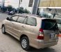 Toyota Innova 2.0E 2013 - Bán Toyota Innova 2.0E sản xuất 2013, màu vàng