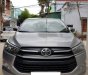 Toyota Innova E 2017 - Bán gấp xe Toyota Innova E số sàn 2017, đăng kí 2018 màu xám bạc