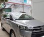 Toyota Innova E 2017 - Bán gấp xe Toyota Innova E số sàn 2017, đăng kí 2018 màu xám bạc