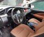Toyota Innova E 2017 - Bán gấp xe Toyota Innova E số sàn 2017, đăng kí 2018 màu xám bạc