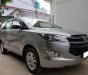 Toyota Innova E 2017 - Bán gấp xe Toyota Innova E số sàn 2017, đăng kí 2018 màu xám bạc