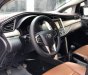Toyota Innova  2.0E   2017 - Cần bán lại xe Toyota Innova 2.0E đời 2017, màu bạc, số sàn