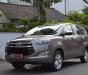 Toyota Innova   2.0V    2018 - Cần bán xe Toyota Innova 2.0V 2018, màu xám, 900tr