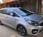 Kia Rondo GAT 2.0 2017 - Cần bán lại xe Kia Rondo GAT 2.0 năm 2017, màu bạc xe gia đình