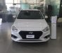 Hyundai Accent 1.4 MT Base 2019 - Bán Hyundai Accent MT màu trắng xe có sẵn giao ngay, giá KM kèm quà tặng hấp dẫn, hỗ trợ vay trả góp ls ưu đãi