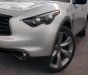 Infiniti QX70   2016 - Cần tiền bán gấp xe Infiniti QX70 2016, xe màu bạc