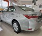 Toyota Corolla 2018 - Cần bán Toyota Corolla đời 2018, màu bạc, giá 672tr