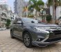 Mitsubishi Outlander 2016 - Cần bán lại xe Mitsubishi Outlander sản xuất 2016, màu xám, xe nhập như mới, 975tr