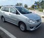 Toyota Innova   E   2013 - Cần bán gấp Toyota Innova E 2013, màu bạc, giá chỉ 482 triệu