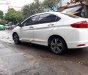 Honda City 1.5AT 2015 - Gia đình tôi cần bán xe Honda City sản xuất 2015, xe tiêu thụ xăng rất ít, nội thất rộng rãi, kiểu dáng thể thao