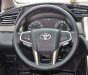 Toyota Innova  E 2.0MT  2017 - Bán Toyota Innova E 2.0MT năm 2017, màu xám