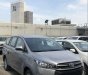 Toyota Innova 2.0E 2019 - Bán xe Toyota Innova năm sản xuất 2019, màu bạc, giá tốt