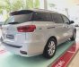 Kia Sedona 2018 - Cần bán xe Kia Sedona sản xuất 2018, màu bạc