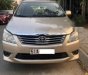 Toyota Innova 2013 - Cần bán lại xe Toyota Innova đời 2013, màu vàng số sàn