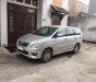 Toyota Innova E 2013 - Bán xe Toyota Innova 2013 số sàn, màu bạc form mới