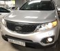 Kia Sorento 2.4MT 2012 - Bán Kia Sorento 2.4MT màu bạc, số sàn, 7 chỗ, máy xăng, sản xuất 2012, full options