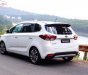 Kia Rondo GAT 2019 - Cần bán xe Kia Rondo GAT năm sản xuất 2019, màu trắng, giá chỉ 699 triệu