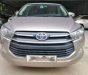 Toyota Innova E 2016 - Bán Toyota Innova E sản xuất 2016, màu bạc, số sàn 