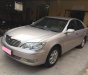 Toyota Camry 2004 - Cần bán gấp Toyota Camry đời 2004, màu xám, số sàn