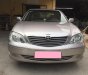 Toyota Camry 2004 - Cần bán gấp Toyota Camry đời 2004, màu xám, số sàn