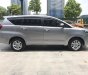 Toyota Innova 2.0E 2017 - Bán Toyota Innova 2.0E đời 2017, màu bạc, xe gia đình