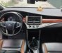 Toyota Innova 2.0E 2017 - Bán Toyota Innova 2.0E đời 2017, màu bạc, xe gia đình
