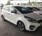 Kia Rondo GMT 2017 - Bán Kia Rondo GMT 2.0 máy xăng số sàn màu trắng sản xuất 2017 mẫu mới