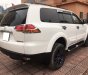 Mitsubishi Pajero 2017 - Gia đình cần bán Pajero 2017, số tự động, máy xăng, màu trắng mới tinh