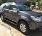 Toyota Fortuner 2010 - Nhà mình cần bán xe Toyota Fortuner 2010 máy xăng số tự động