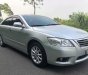 Toyota Camry 2011 - Bán nhanh xe Camry bạc 2011 tự động, bản 2.4G, xe đẹp nguyên con