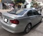 BMW 3 Series 320i  2009 - Gia đình cần bán BMW 320i đời 2009 số tự động, màu bạc,