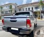 Toyota Hilux 2016 - Cần bán xe Toyota Hilux 2016 máy dầu số sàn, màu bạc chính chủ